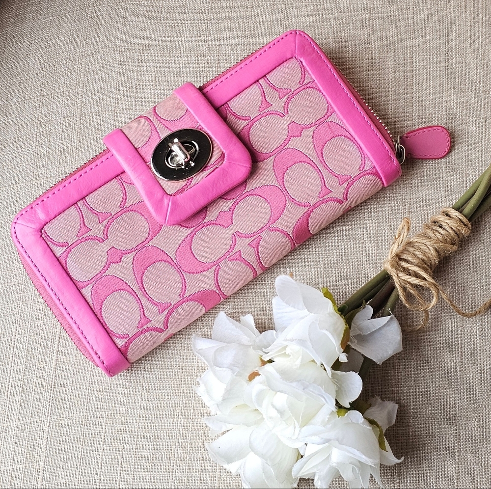 Vintage Coach Legacy Signature Jacquard Turnlock Wallet ( Pink )
